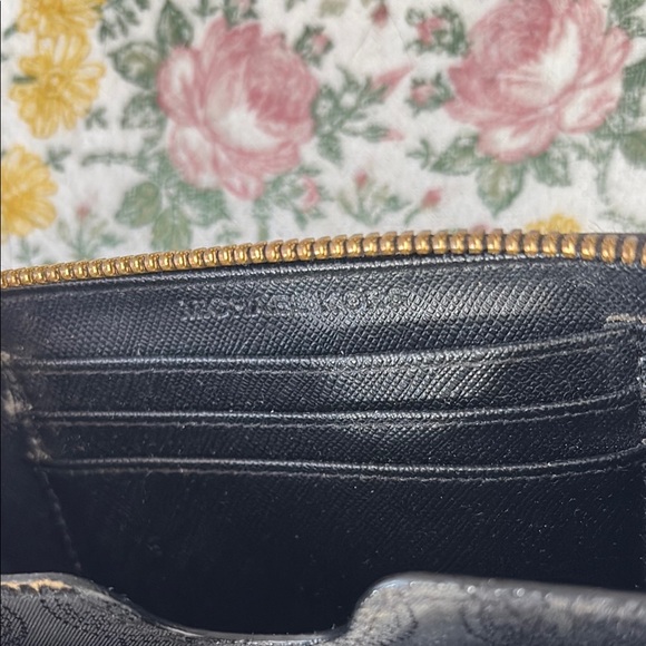 Michael Kors Black Wristlet Wallet - Picture 5 of 6